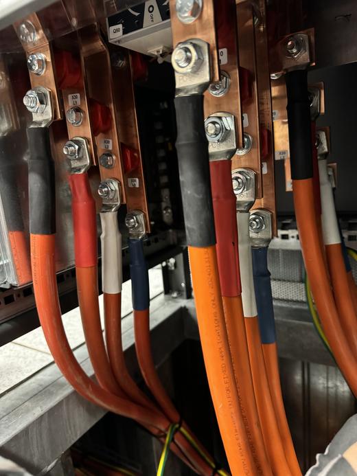 High voltage cable terminations onto copper busbar